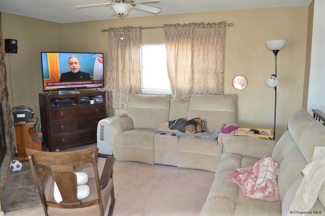 1205 ASHFORD DR, Cheyenne, WY 82007