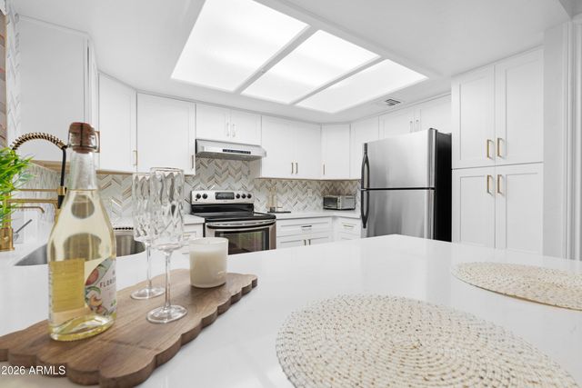 4303 E CACTUS Road 410, Phoenix, AZ 85032