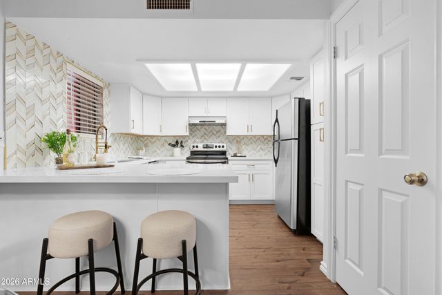 4303 E CACTUS Road 410, Phoenix, AZ 85032