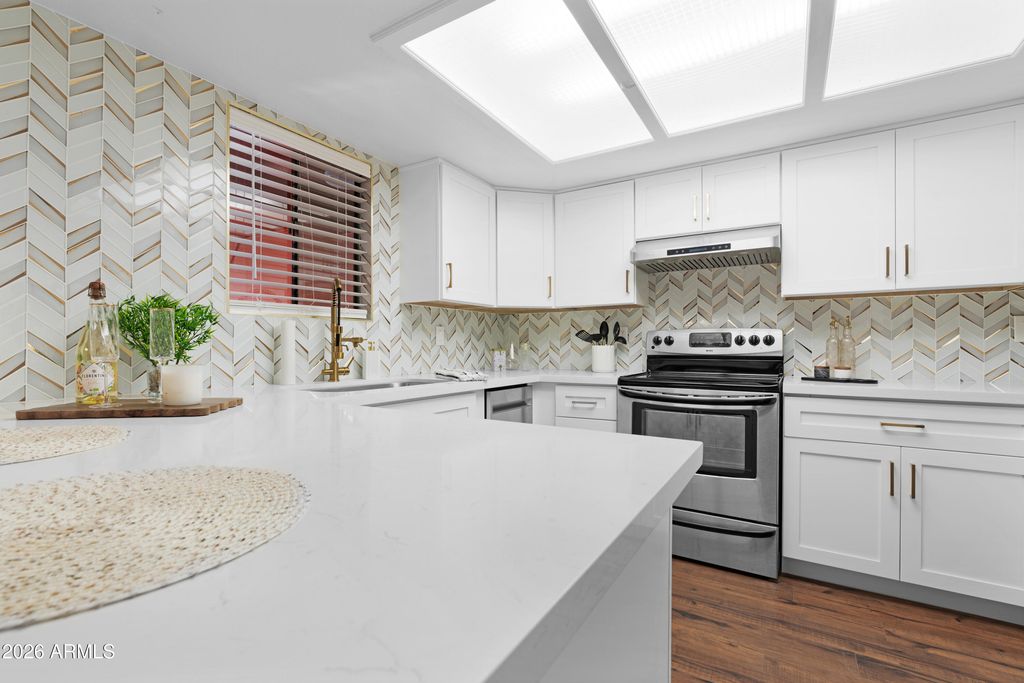 4303 E CACTUS Road 410, Phoenix, AZ 85032