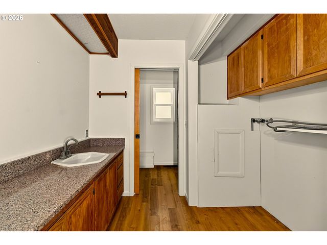2505 PARK FOREST Dr, Eugene, OR 97405