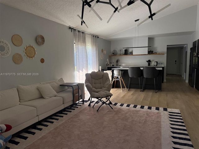 364 Fairway Cir 42, Weston, FL 33326