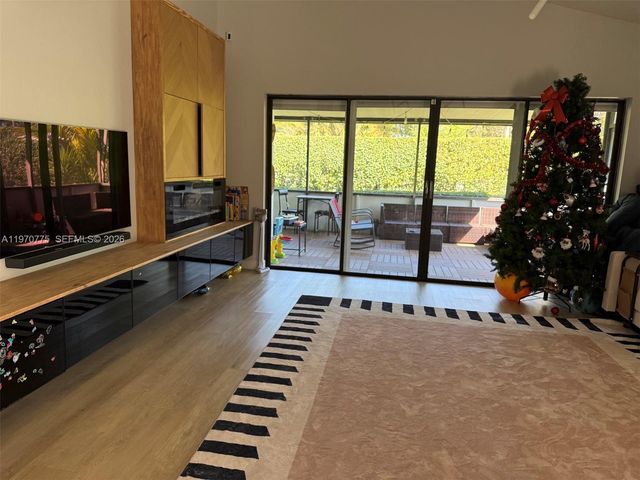 364 Fairway Cir 42, Weston, FL 33326