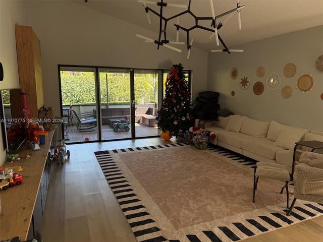 364 Fairway Cir 42, Weston, FL 33326