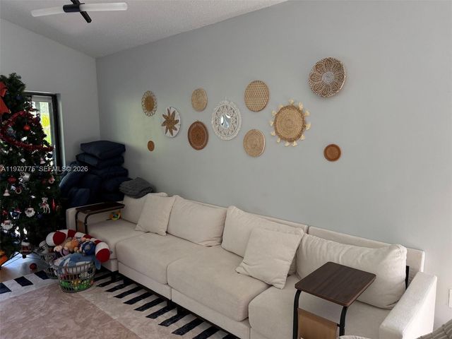 364 Fairway Cir 42, Weston, FL 33326