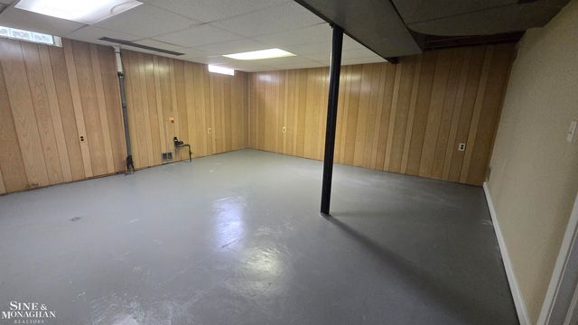 21553 Newcastle Road, Harper Woods, MI 48225