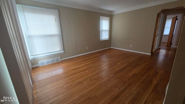 21553 Newcastle Road, Harper Woods, MI 48225