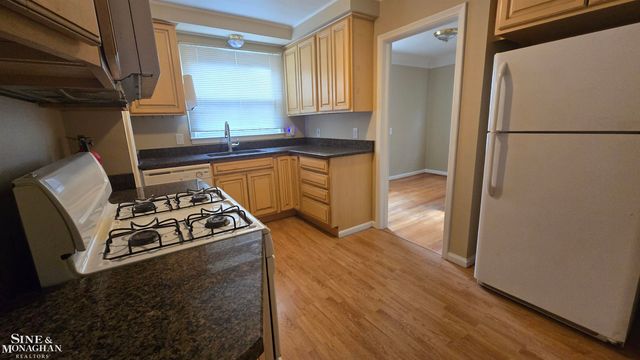 21553 Newcastle Road, Harper Woods, MI 48225