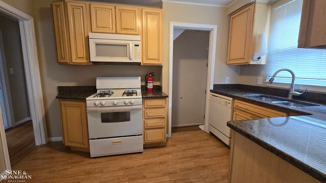 21553 Newcastle Road, Harper Woods, MI 48225