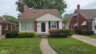 21553 Newcastle Road, Harper Woods, MI 48225