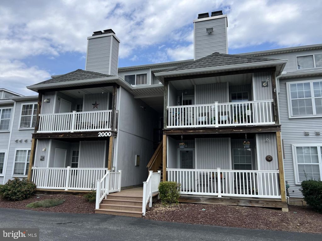 2002 WATERS EDGE DR, Newark, DE 19702