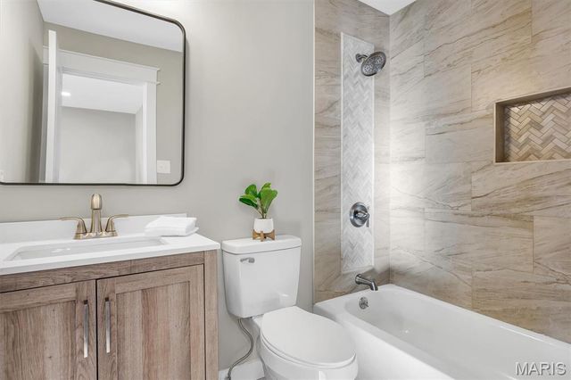 4260 N Shore Drive, Hillsboro, MO 63050