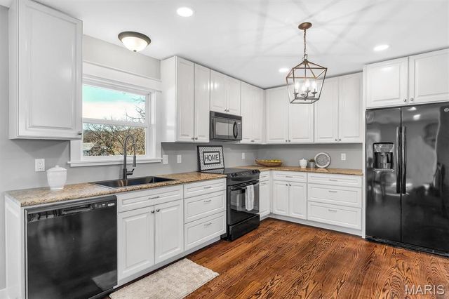 4260 N Shore Drive, Hillsboro, MO 63050