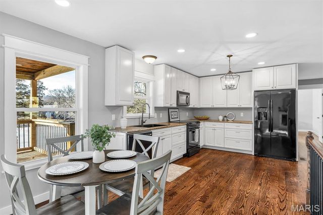 4260 N Shore Drive, Hillsboro, MO 63050