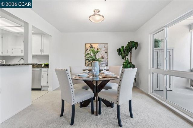 1112 Rockledge Ln 6, Walnut Creek, CA 94595