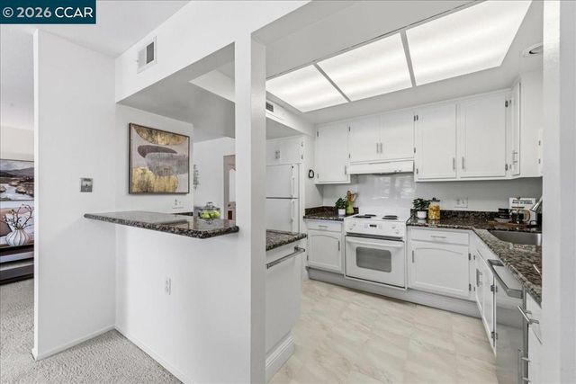 1112 Rockledge Ln 6, Walnut Creek, CA 94595