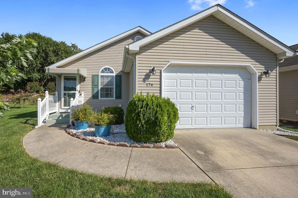 174 N PLANTERS LN, Dover, DE 19901