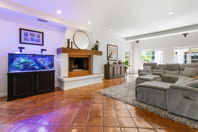 2296 Applewood Lane, Camarillo, CA 93012