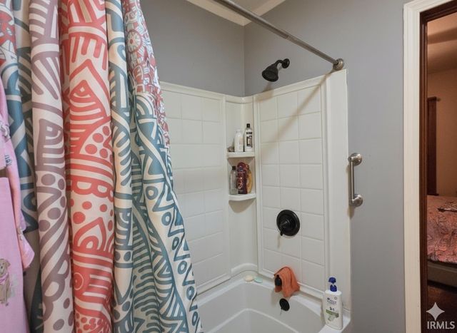 1049 Shore Drive, Fort Wayne, IN 46805