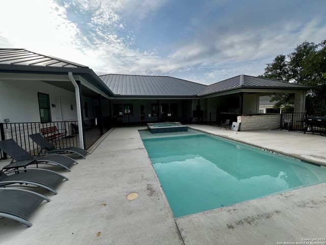 34 Lazy Day, Concan, TX 78838