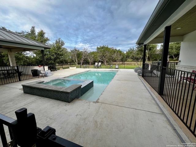 34 Lazy Day, Concan, TX 78838