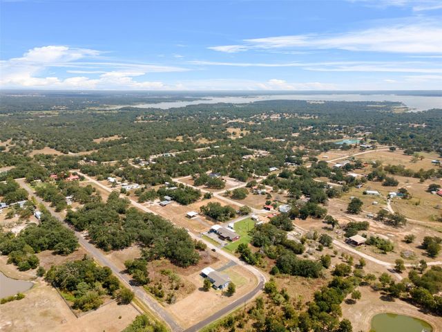 340 Alvina Ulich Street, Somerville, TX 77879