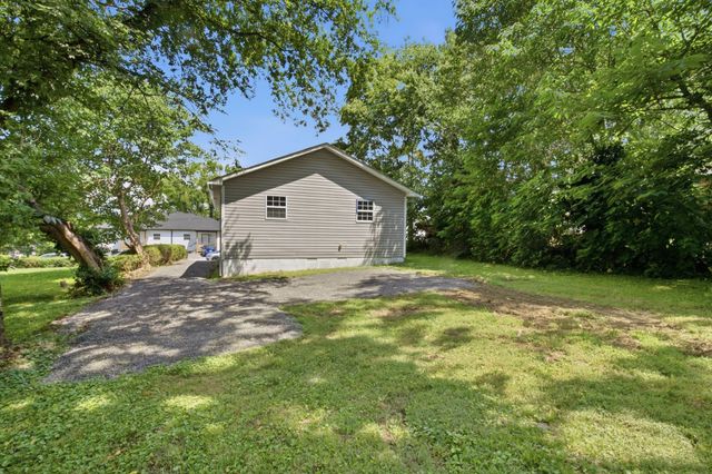 103 Hall St, Hartsville, TN 37074