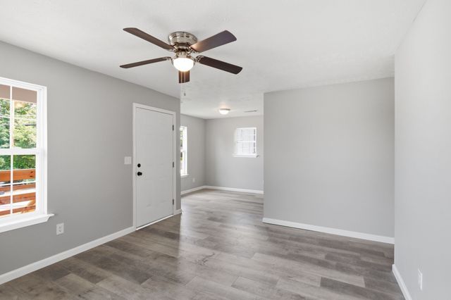 103 Hall St, Hartsville, TN 37074
