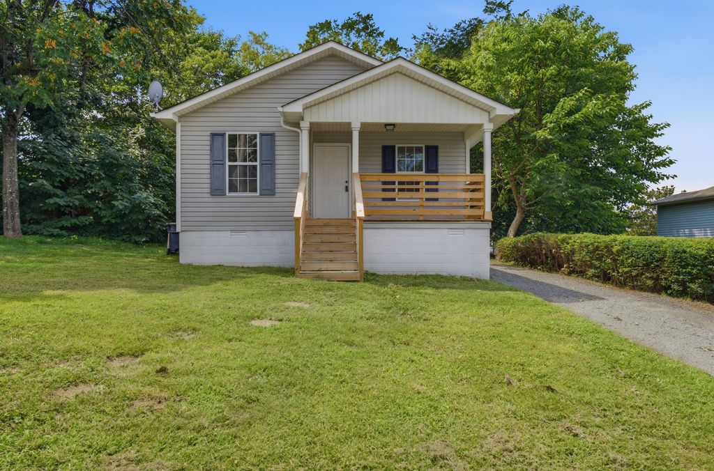 103 Hall St, Hartsville, TN 37074