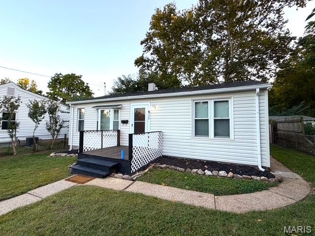 529 Emmons Avenue, St Charles, MO 63301