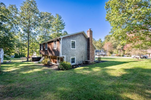 90 Codding Dr, Taunton, MA 02780