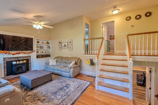 90 Codding Dr, Taunton, MA 02780