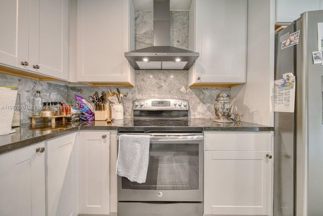 9104 SW 180th St, Palmetto Bay, FL 33157