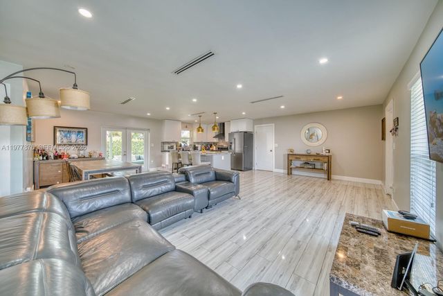 9104 SW 180th St, Palmetto Bay, FL 33157