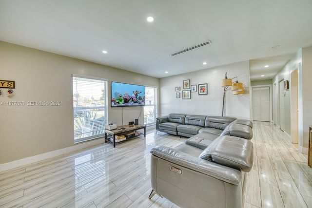 9104 SW 180th St, Palmetto Bay, FL 33157