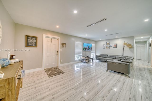 9104 SW 180th St, Palmetto Bay, FL 33157