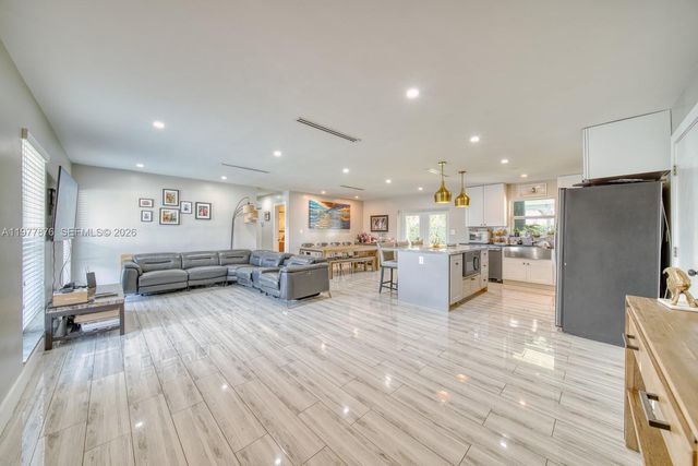 9104 SW 180th St, Palmetto Bay, FL 33157