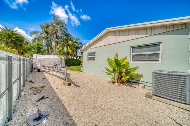 9104 SW 180th St, Palmetto Bay, FL 33157