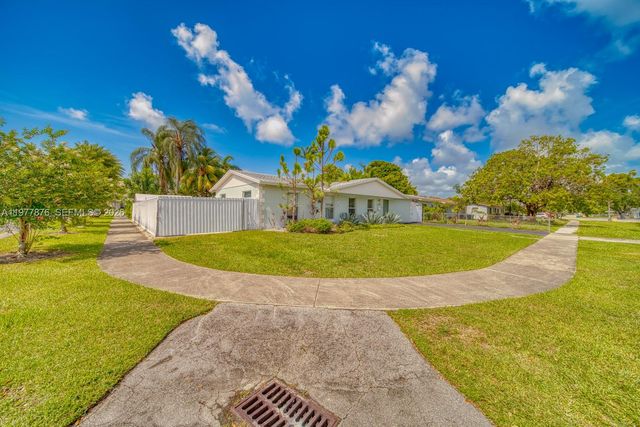 9104 SW 180th St, Palmetto Bay, FL 33157