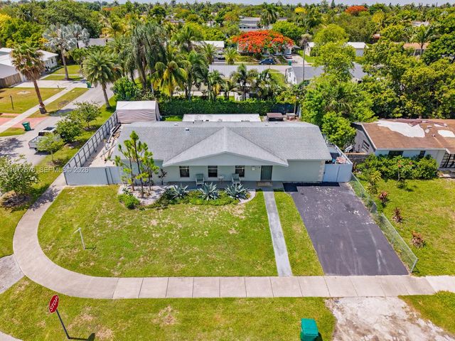 9104 SW 180th St, Palmetto Bay, FL 33157
