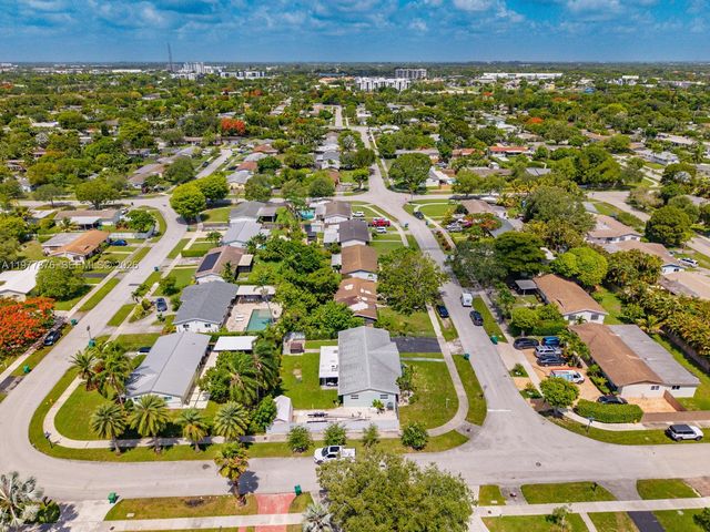 9104 SW 180th St, Palmetto Bay, FL 33157