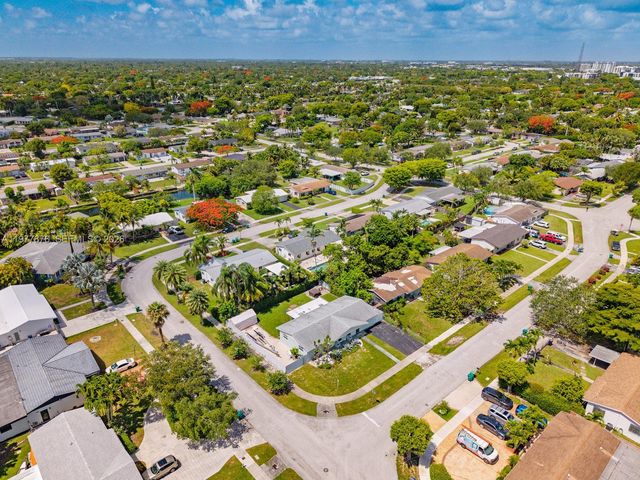 9104 SW 180th St, Palmetto Bay, FL 33157