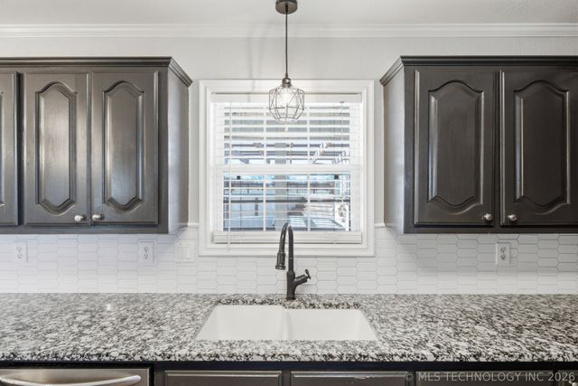 16921 Elm Lane, Morris, OK 74445