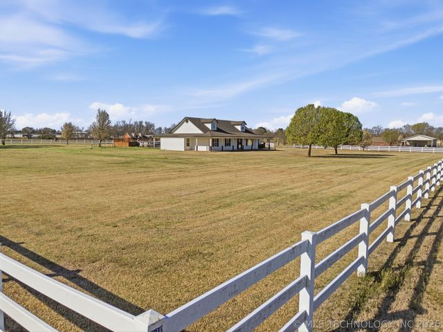 16921 Elm Lane, Morris, OK 74445