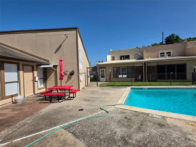 1014 Graham Street k-5, Tomball, TX 77375