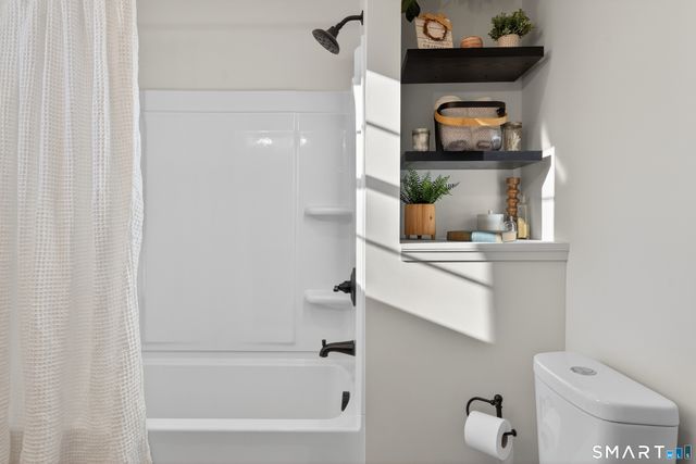 1486 Route 163, Montville, CT 06370