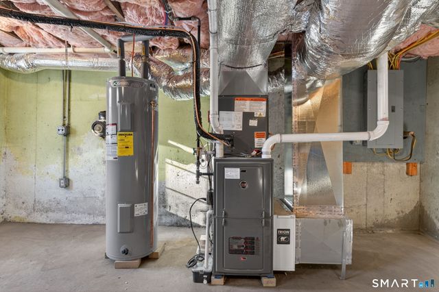 1486 Route 163, Montville, CT 06370