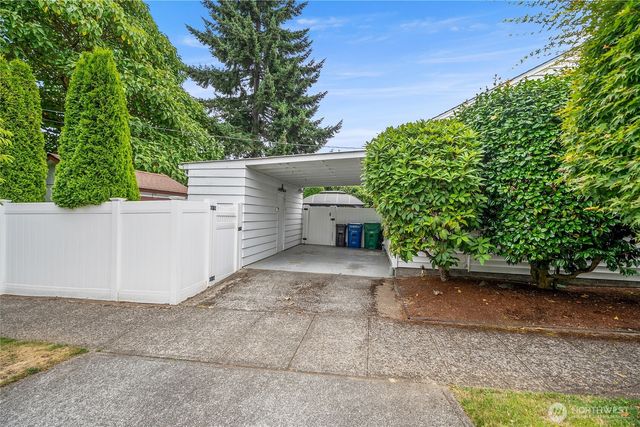 2658 35th Avenue W, Seattle, WA 98199