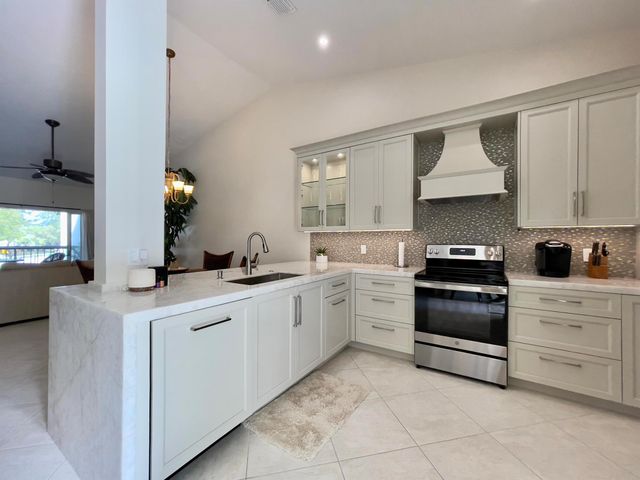 202 Cypress Point Drive 202, Palm Beach Gardens, FL 33418