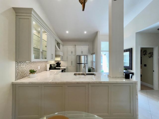 202 Cypress Point Drive 202, Palm Beach Gardens, FL 33418